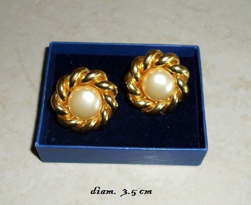 Boucles d'oreille style Coco C. Bijoux et montres
