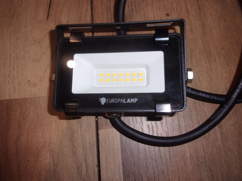 lot de 2 projecteurs leds neufs Bricolage