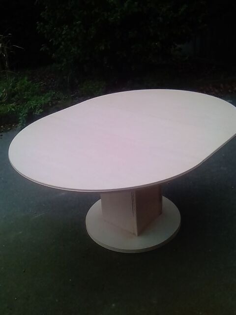  table en bois 30  euros t.b.e 30 La Chapelle-Thouarault (35)