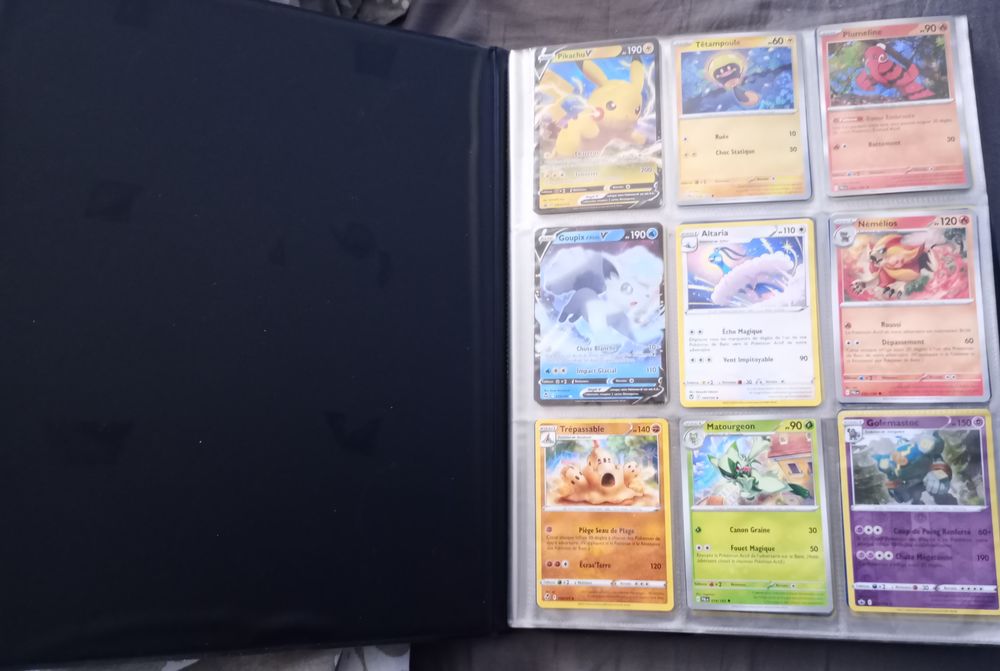 album de 180 cartes Pok&eacute;mon Jeux / jouets