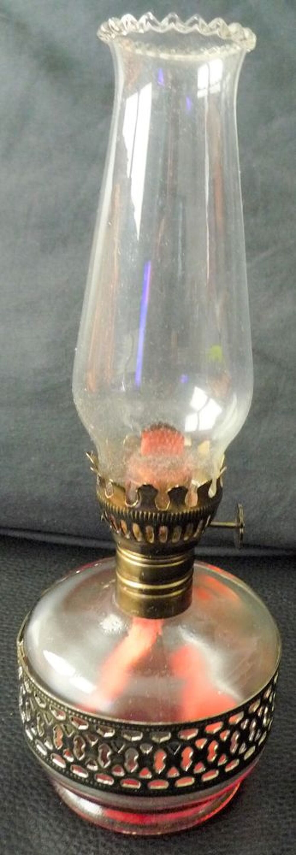 Lampe a p&eacute;trole / huile petit mod&egrave;le en verre Dcoration