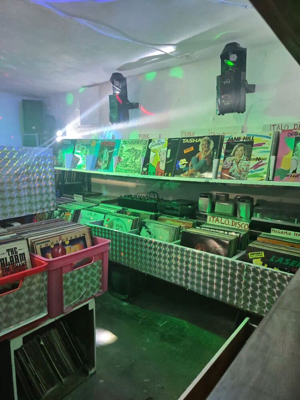 collection de disque vinyle en tout genre et format CD et vinyles
