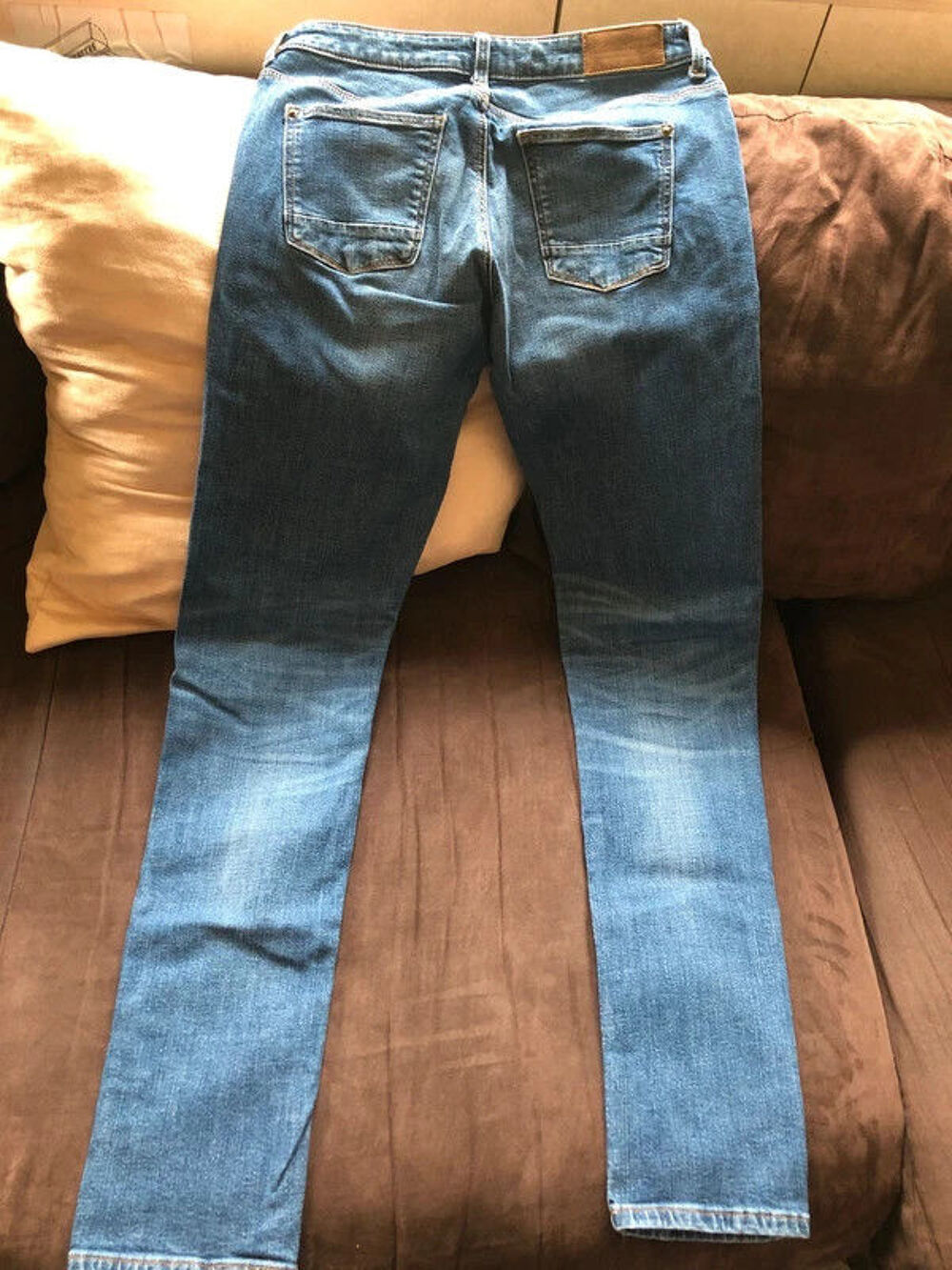 Jeans Esprit slim taille W28L32 en tbe &agrave; 15 euros
Vtements