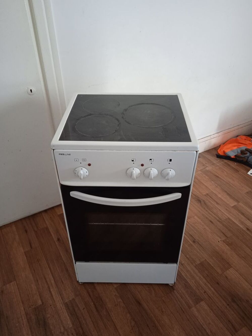Cuisini&egrave;re vitroc&eacute;ramique Electroménager