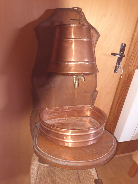Fontaine en cuivre sur support bois de chne ideal decoration de style. 60 Maleville (12)