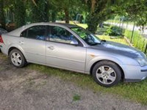 Mondeo 2.0i Ghia 2001 occasion 18100 Vierzon