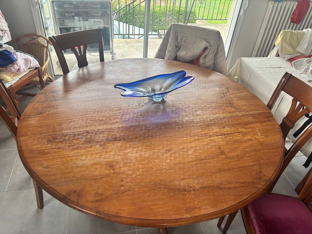 Table en bois avec chaises Meubles