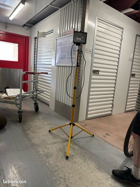Lampadaire tr�pied Brenta Inspire ? Jaune moutarde 20 Marseille 8 (13)