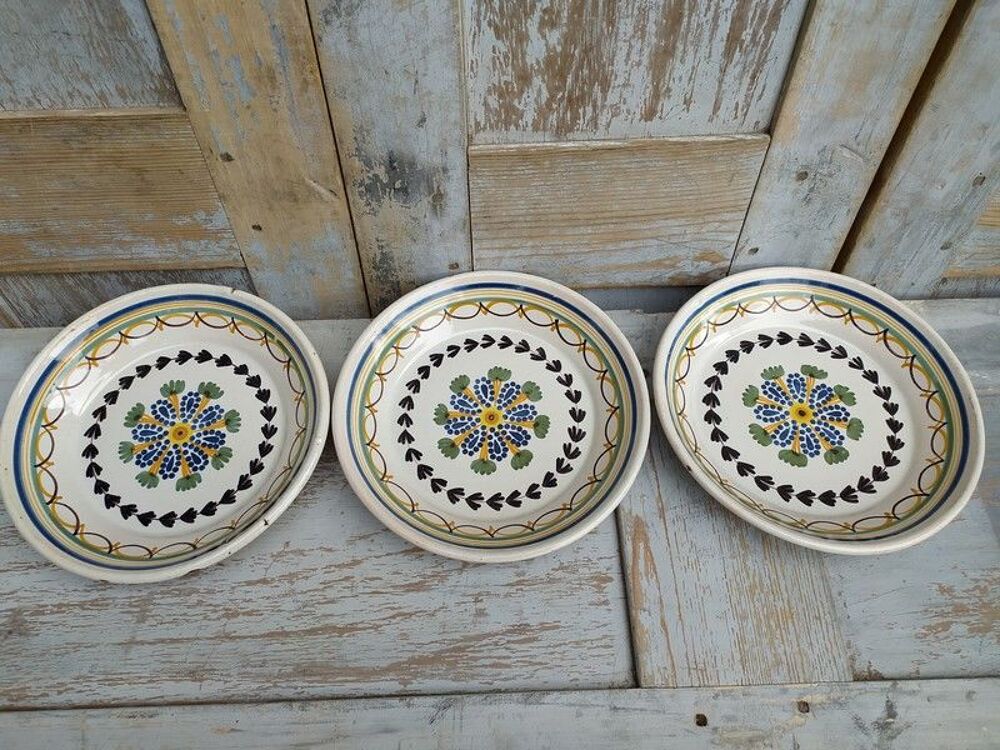 Assiettes en Fa&iuml;ence de Nevers ou Autre Décoration