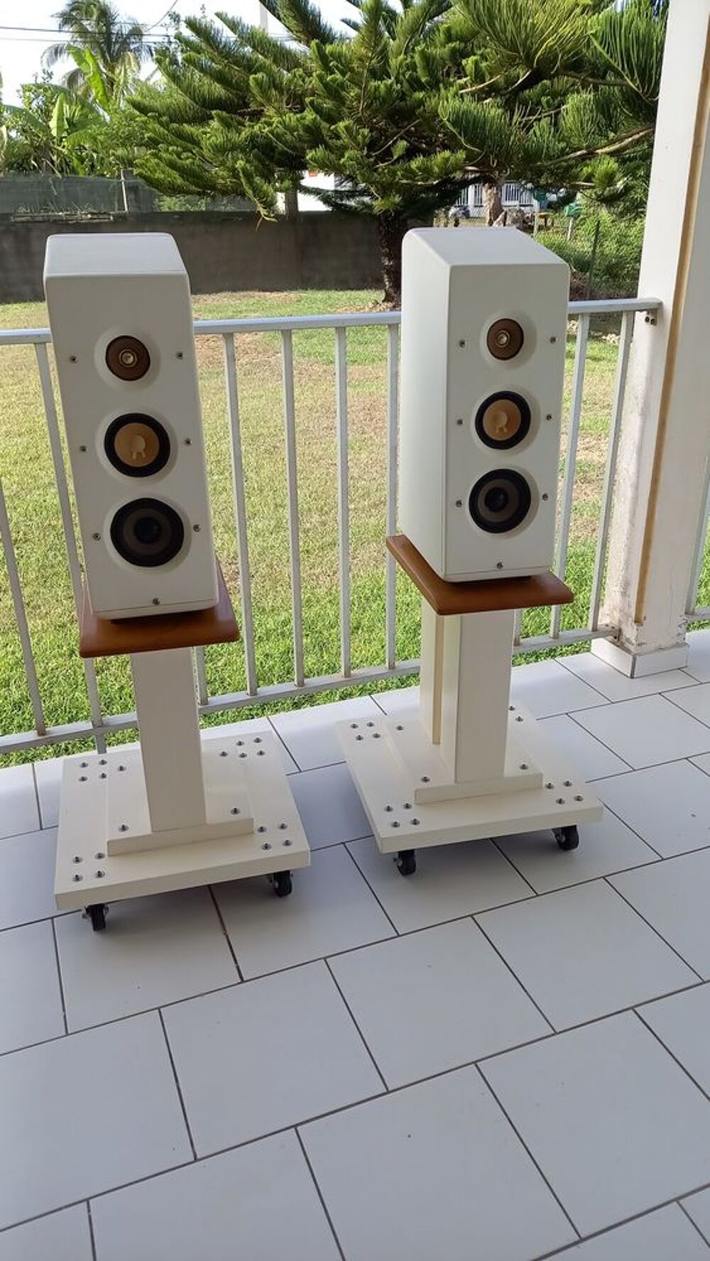 Enceintes st&eacute;r&eacute;o grand mod&egrave;le Audio et hifi