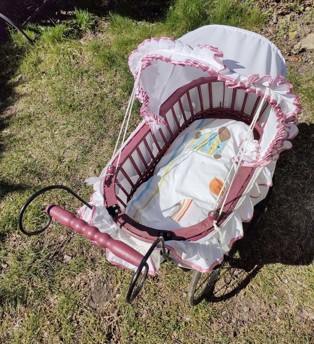 un ancien landau enfant (jouet) en bon &eacute;tat, ann&eacute;e 60 Jeux / jouets