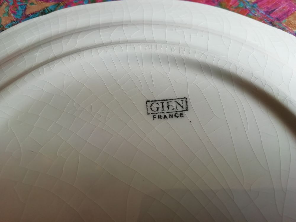 2 assiettes en porcelaine de Gien diam&egrave;tre 24,5 cm Décoration