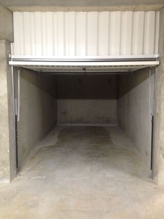  Parking / Garage à louer 34 m²