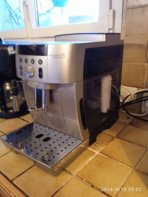 Machine  caf broyeur Delonghi magnifica S smart. 250 Palaiseau (91)