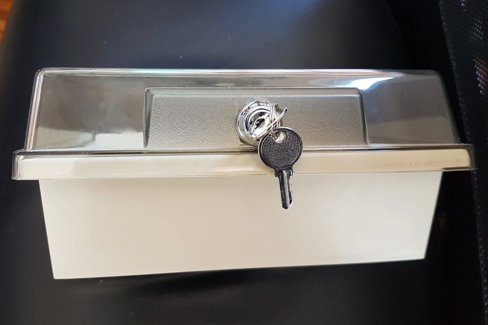 COFFRET PLASTIC AVEC SERRURE Electroménager