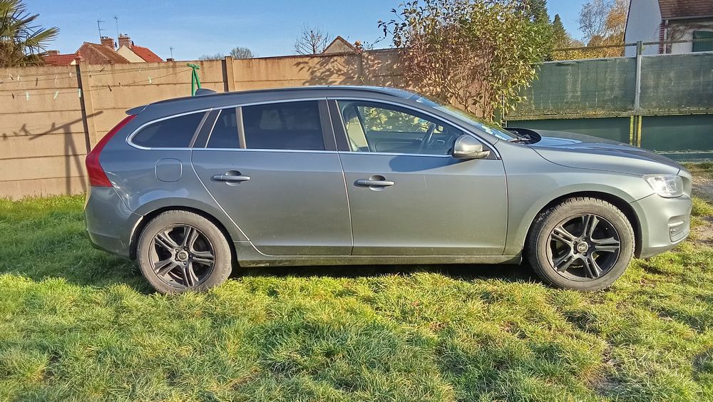 V60 Cross Country D3 150 ch Geartronic 8 Cross Country Luxe 2017 occasion 41210 La Fert&eacute;-Beauharnais
