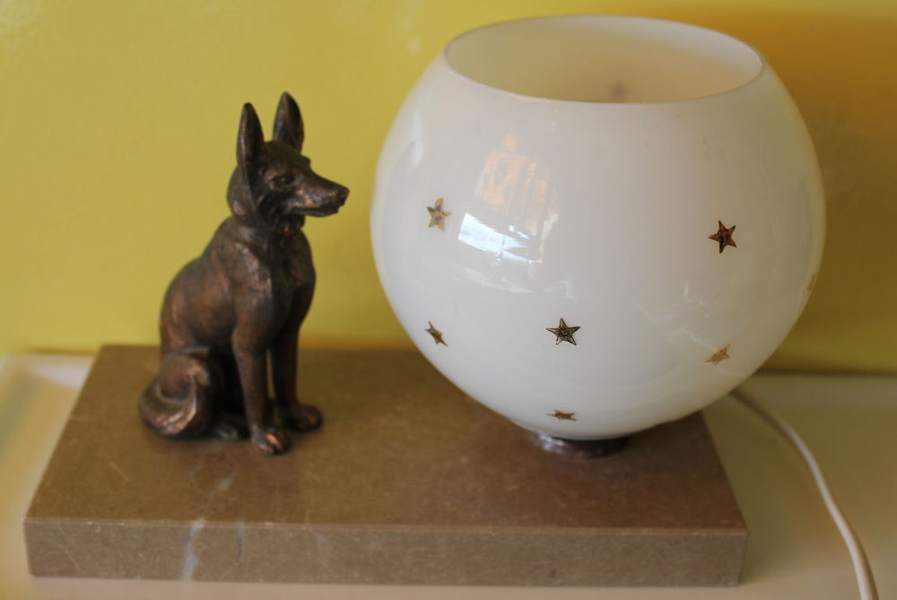 Lampe veilleuse art d&eacute;co Chien de garde sous les &eacute;toiles Décoration