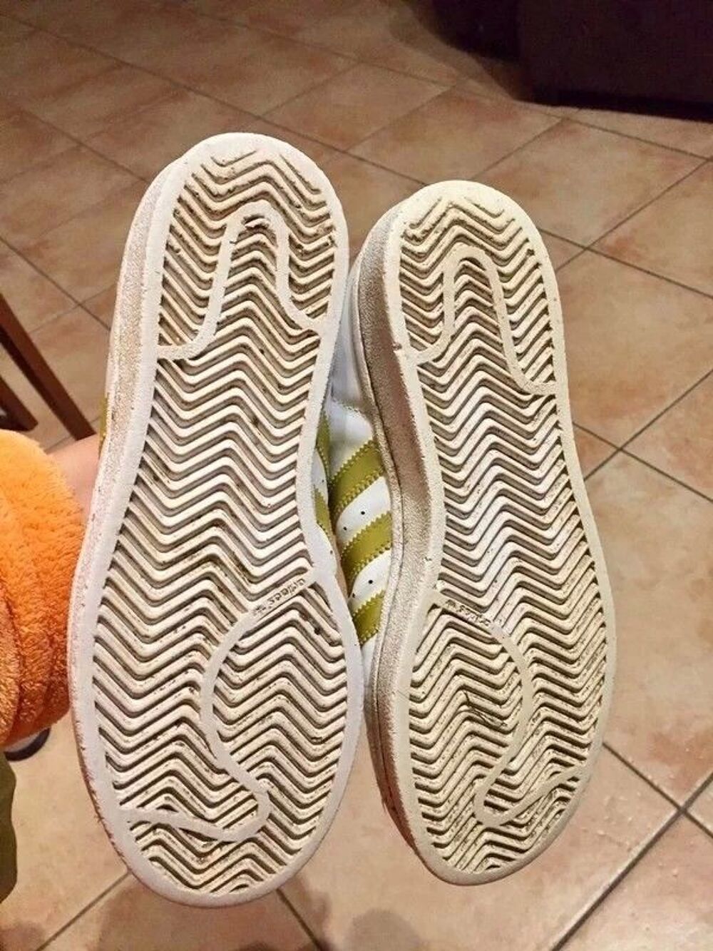 Basket Superstar P36 en bon &eacute;tat &agrave; 16 euros Chaussures enfants