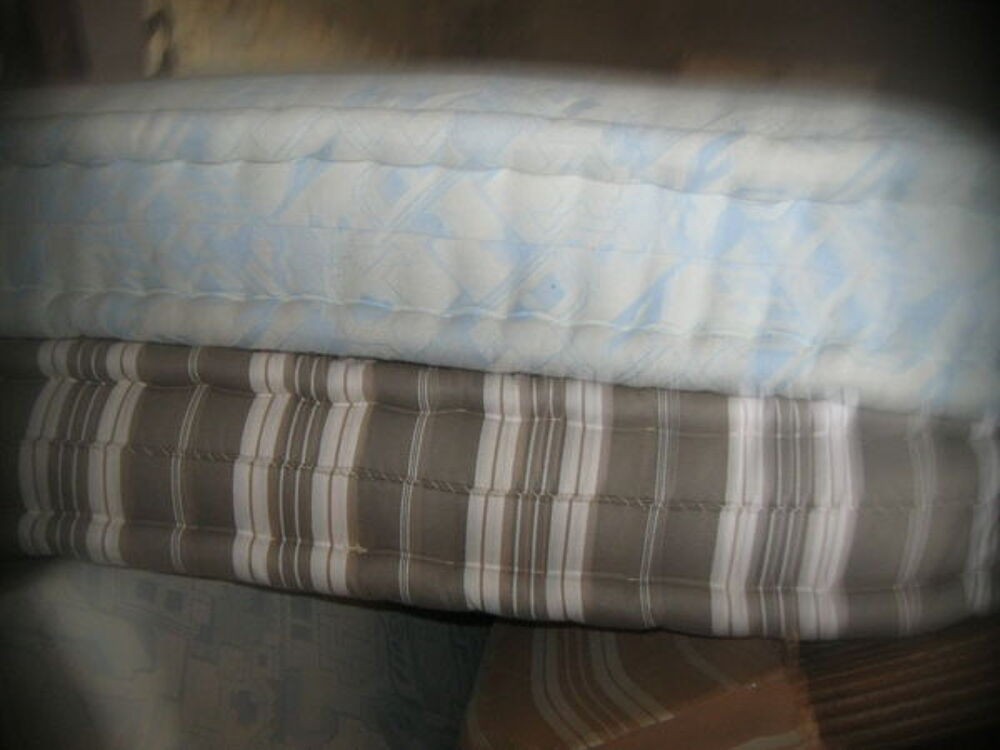 sommier et matelas gris Meubles