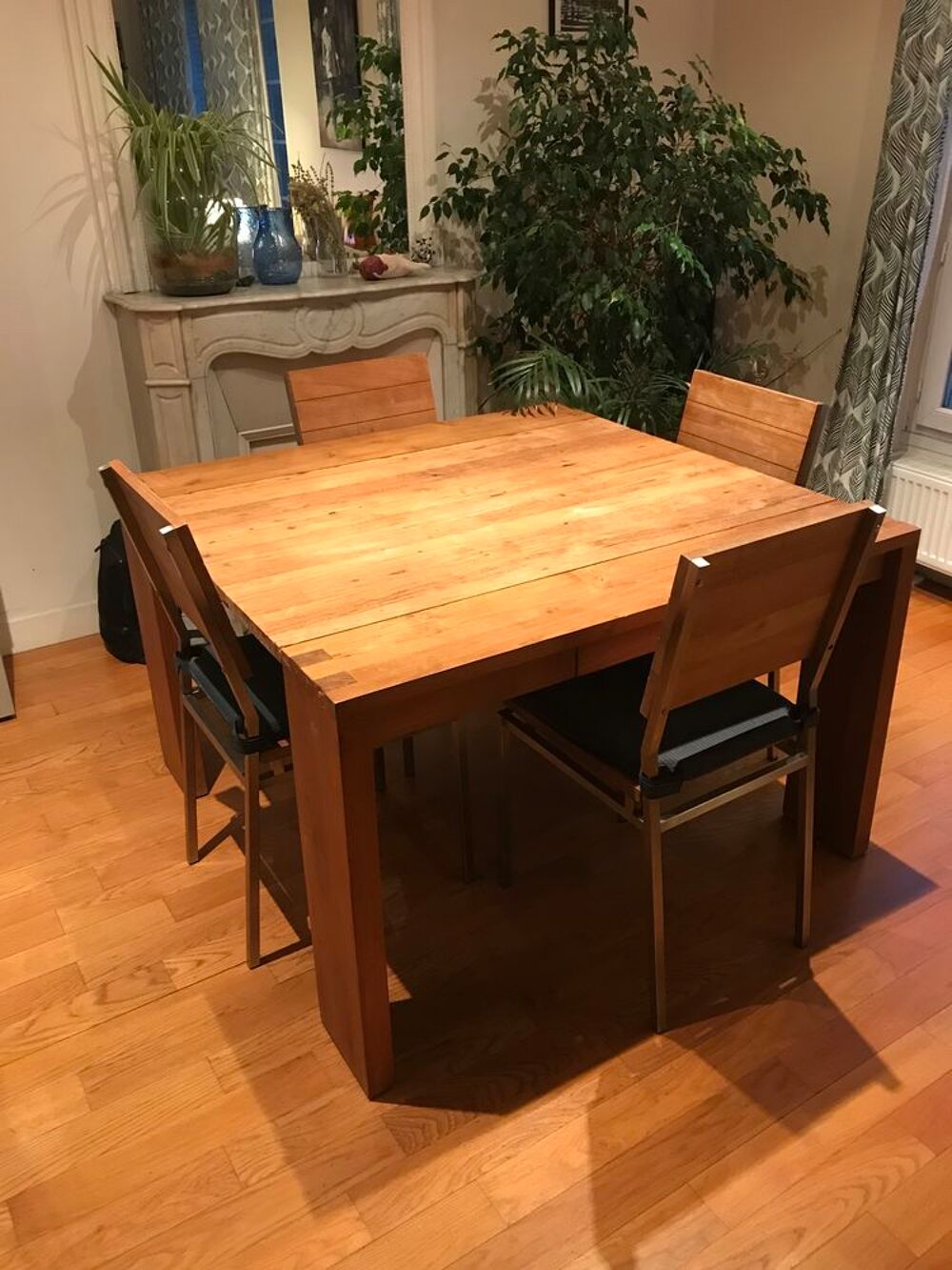 Table &agrave; manger et chaises Meubles