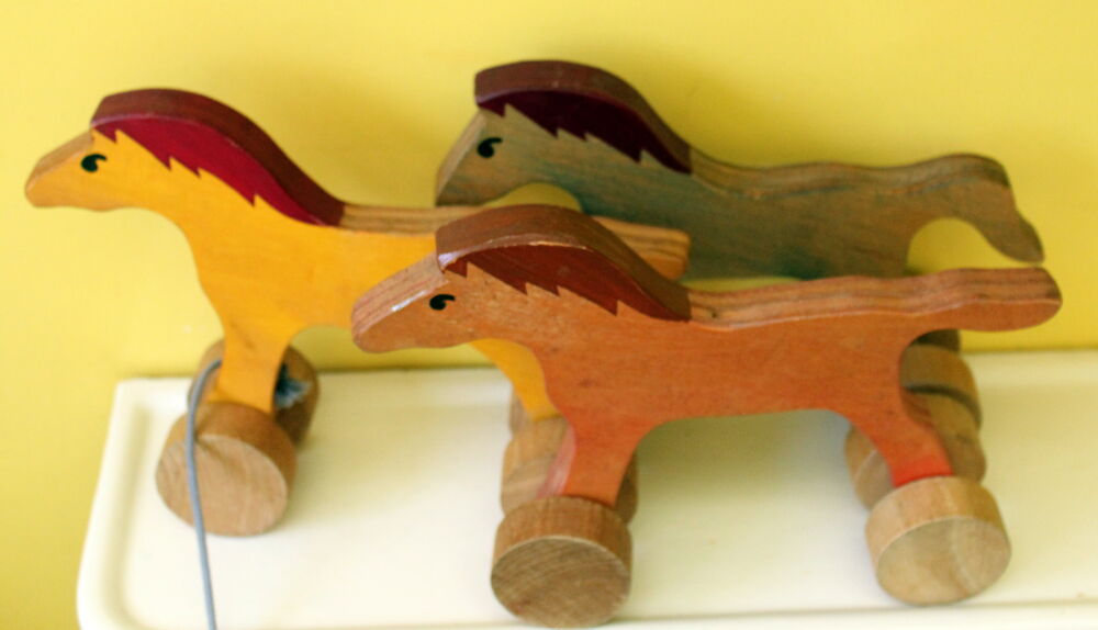 Jeu &agrave; tirer en bois Groupe de 3 chevaux &agrave; roulettes Jeux / jouets