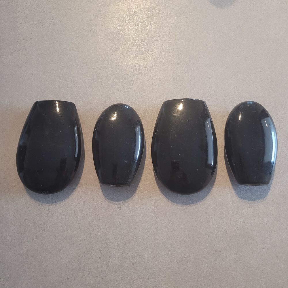 12 PIERRES CHAUDES DE MASSAGE Bijoux et montres