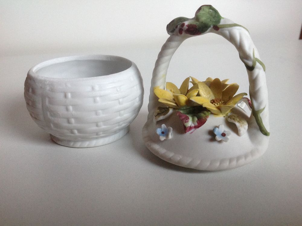 PANIER BONBONNI&Egrave;RE D&Eacute;COR&Eacute; de FLEURS EN BISCUIT Envoi Possibl Décoration