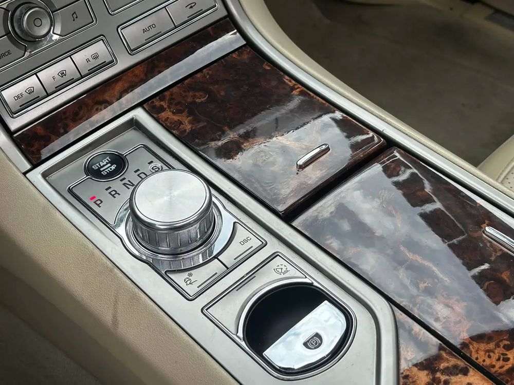 XF 4.2 V8 - 298 Luxe Premium A 2008 occasion Binche