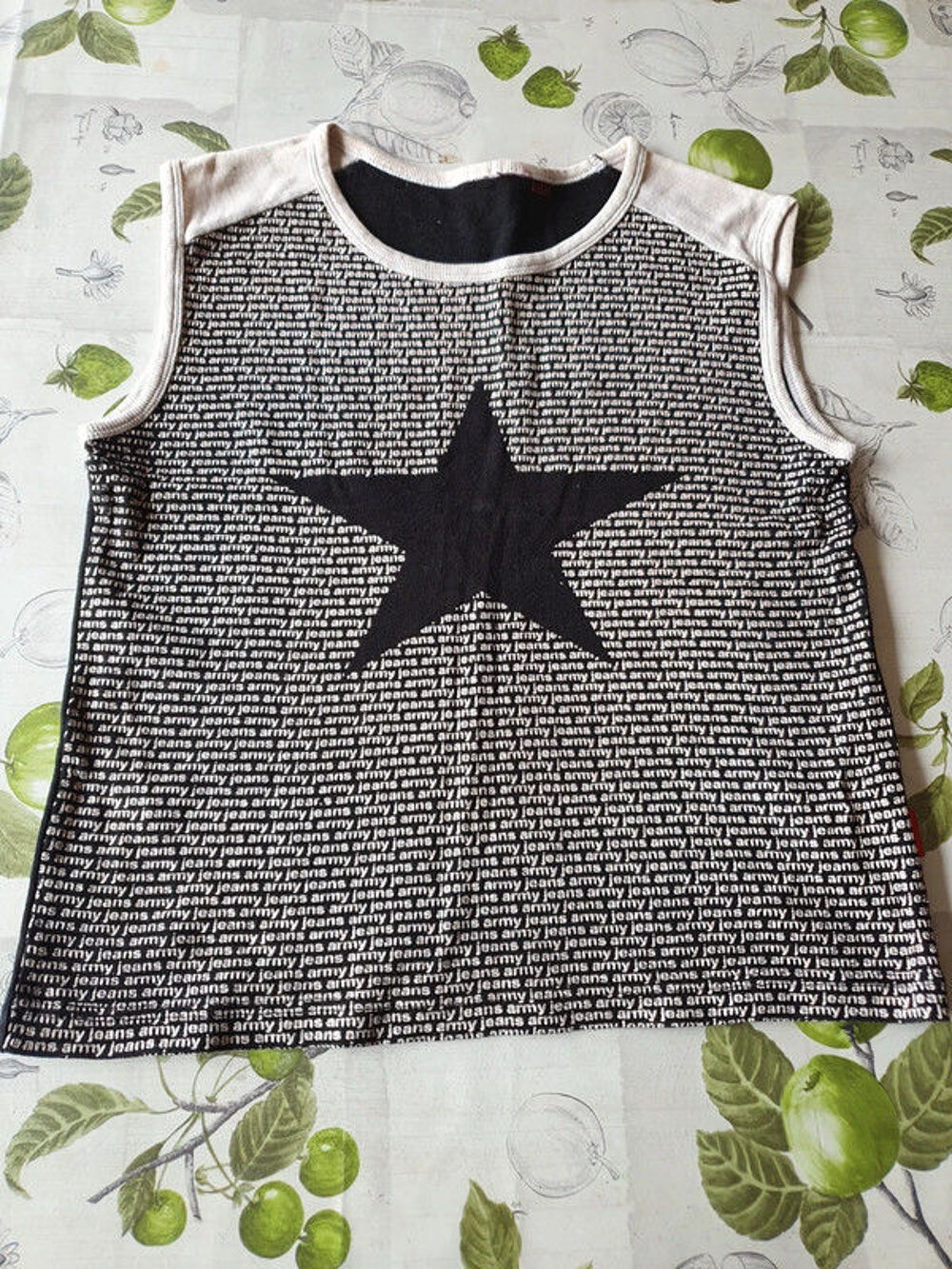 tee-shirt/d&eacute;bardeur noir 
38 Vtements