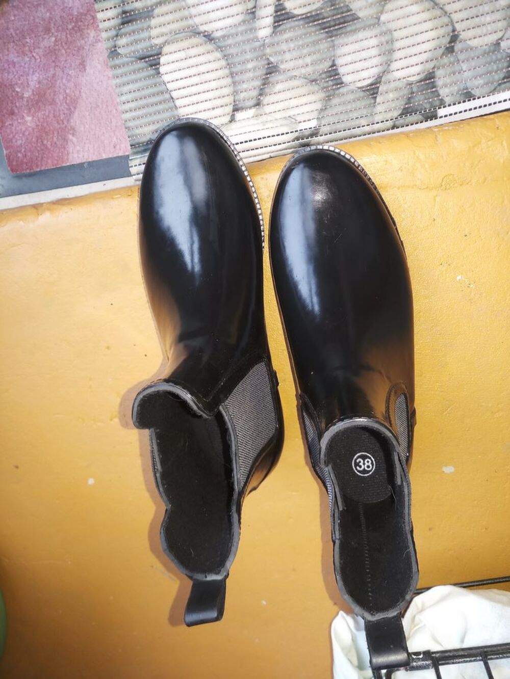 Bonjour 
bottines neuves pt: 38 Chaussures