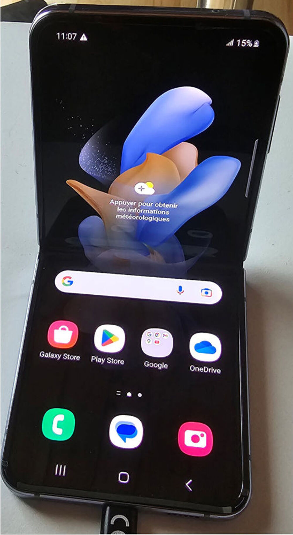 T&eacute;l&eacute;phone SAMSUNG FLIP 4 (Comme neuf) 
Dans sa boite + conn Téléphones et tablettes