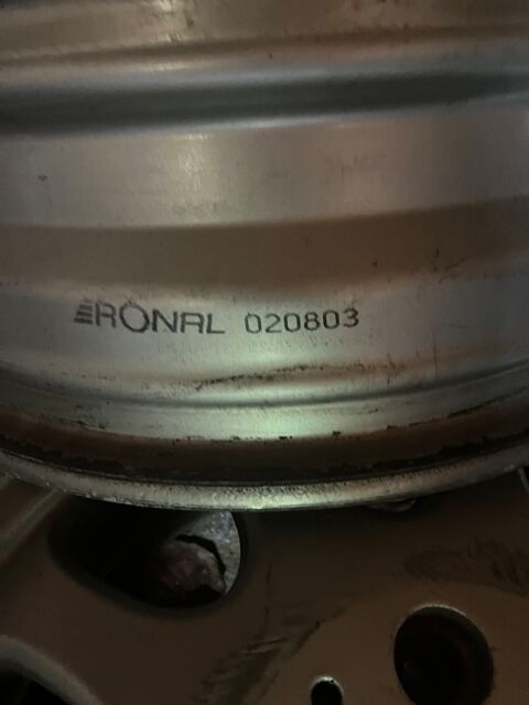 Pi&egrave;ces et &eacute;quipements Voiture Pi&egrave;ces et &eacute;quipements Voiture  occasion Gond-Pontouvre 16160