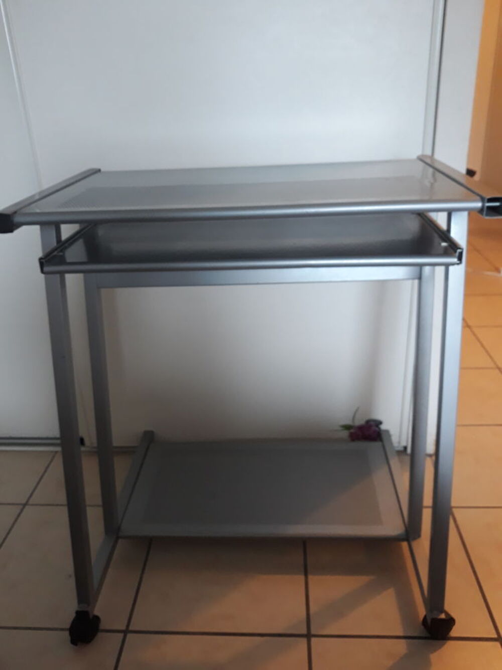 Bureau en m&eacute;tal Meubles