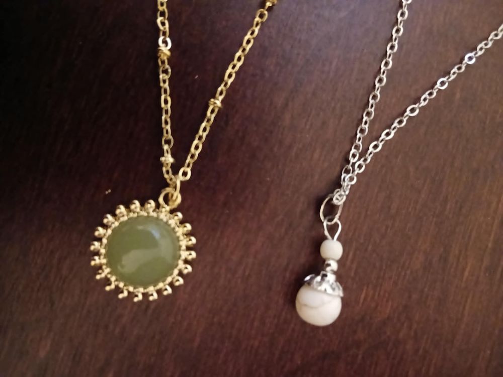  Deux beaux colliers soleil et goutte d'eau N&deg; 1391 Bijoux et montres