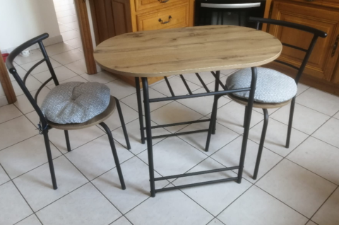 Table de cuisine ovale pour 2 personnes 65 Valence (82)