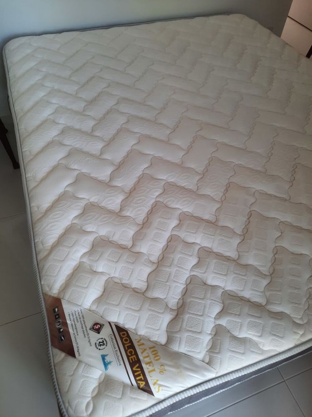 Sommier et matelas m&eacute;moire de forme 160x200cm Meubles