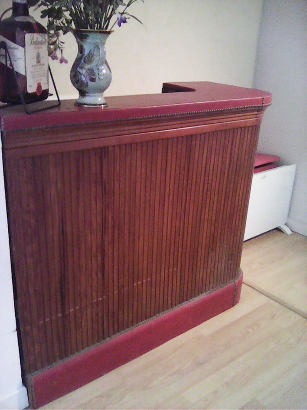 petit bar ancien . Meubles