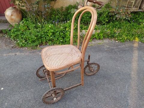 Ancienne Chaise Roulante Cann�e Eug.Vincent Curiosit� 
320 Loches (37)