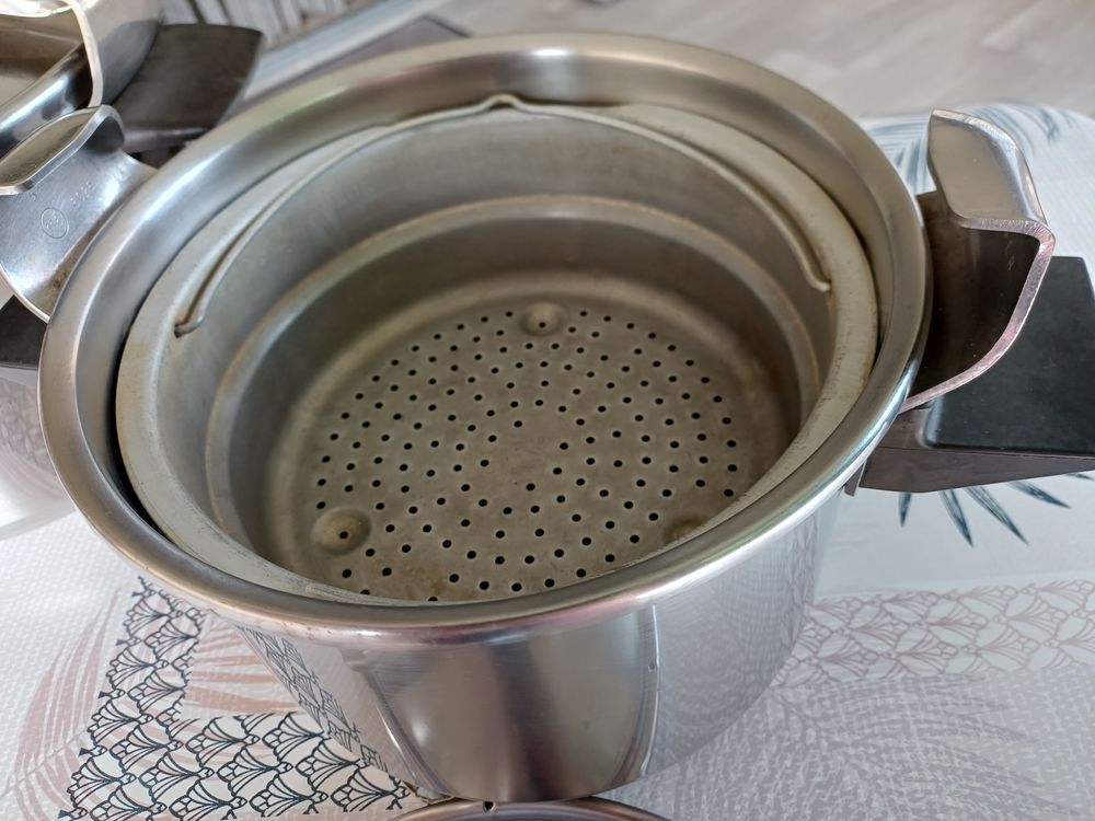 ustensiles de cuisine tr&egrave;s bon &eacute;tat Electroménager