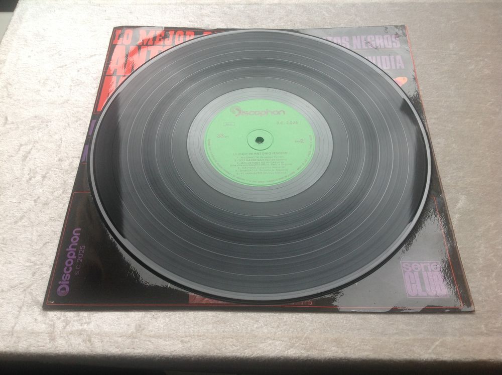 LO MEJOR DE ANTONIO MACHIN VINYLE 33T Envoi Possible
CD et vinyles