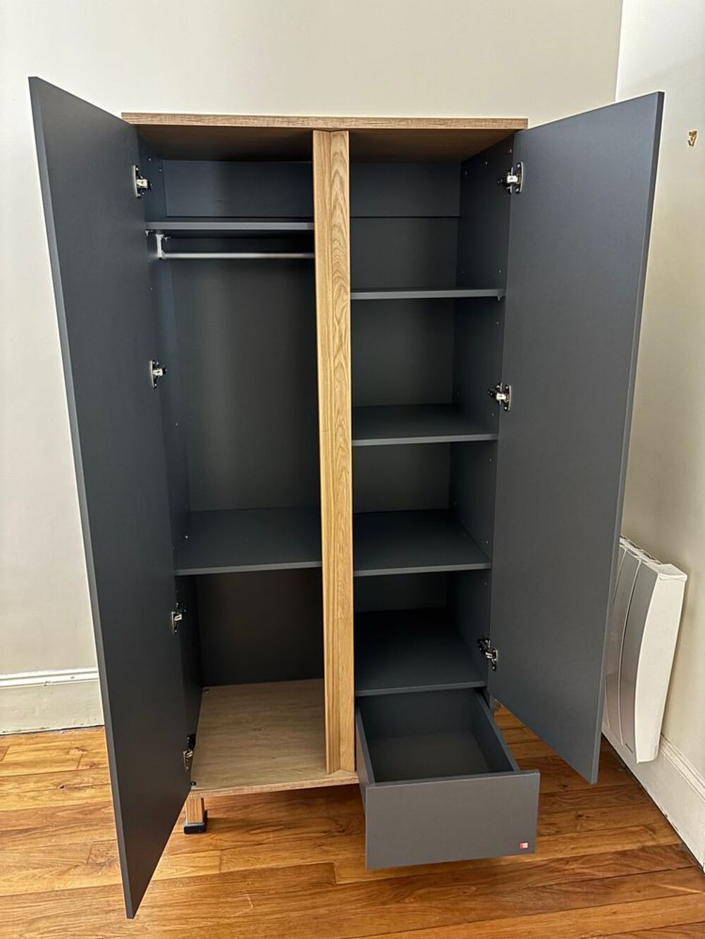 Armoire scandinave avec penderie Meubles