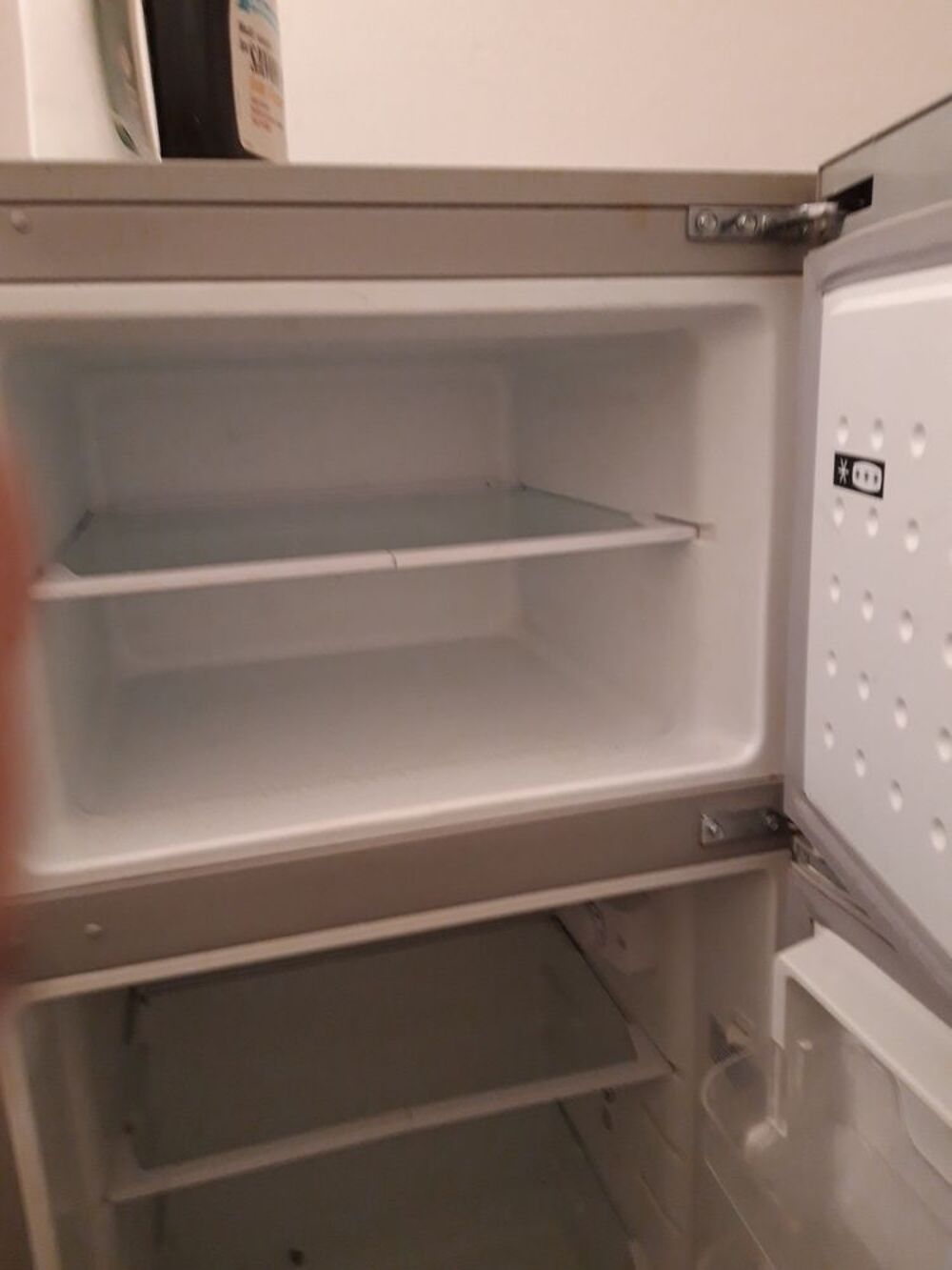 r&eacute;frig&eacute;rateur avec petit cong&eacute;lateur Electroménager