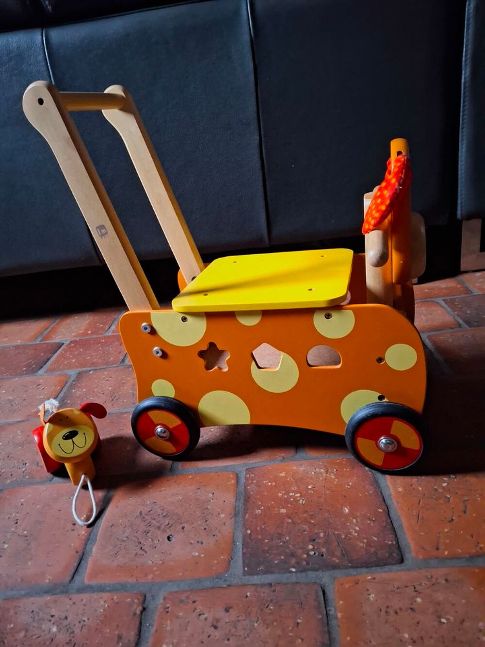 Trotteur marche b&eacute;b&eacute; en bois Jeux / jouets