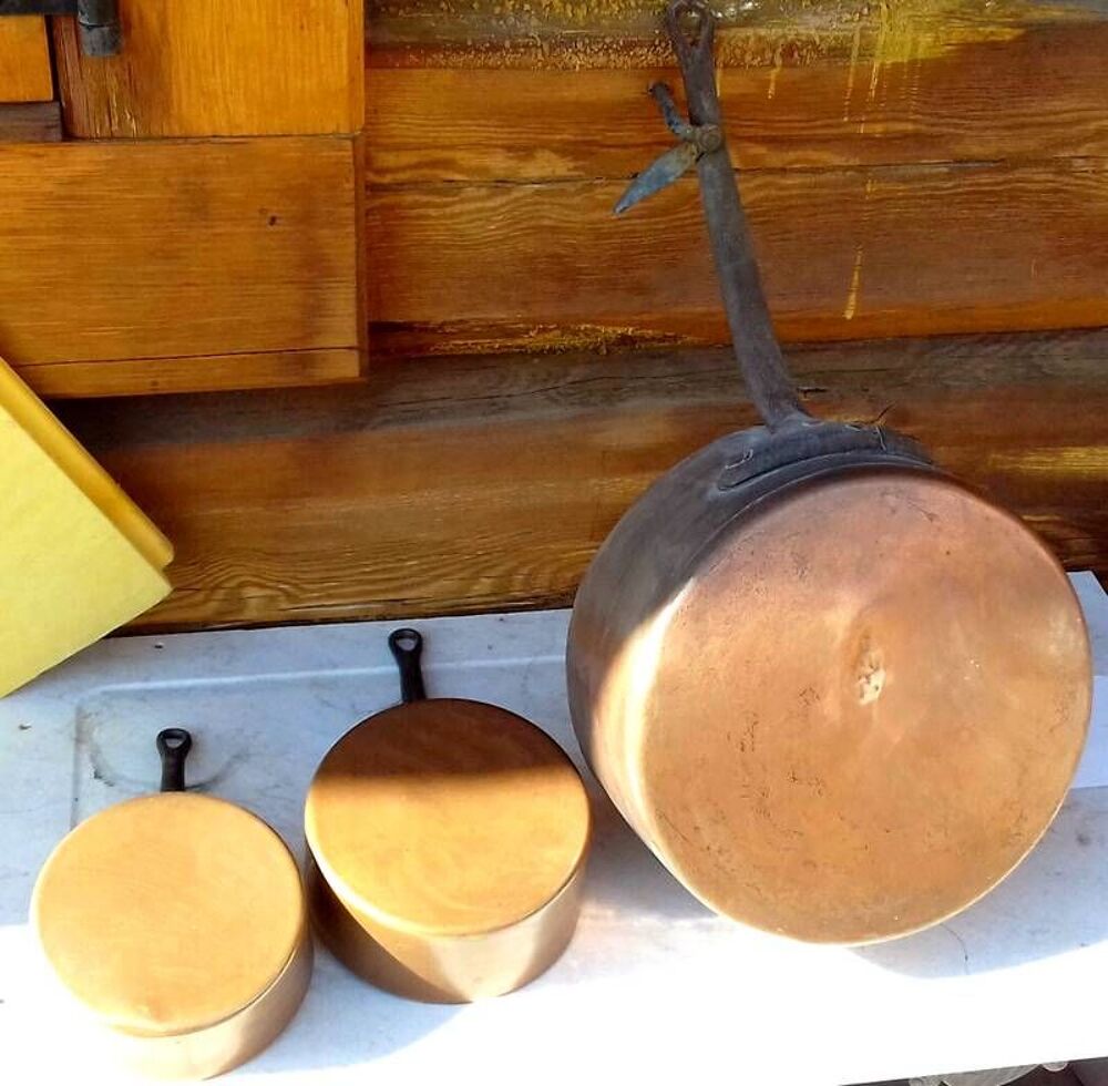 lot de 3 casseroles anciennes en cuivre massif Décoration