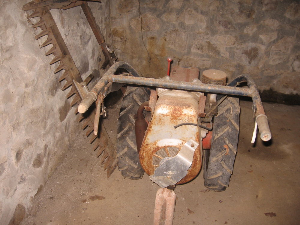 Vends moto faucheuse ancienne pour collection
Jardin