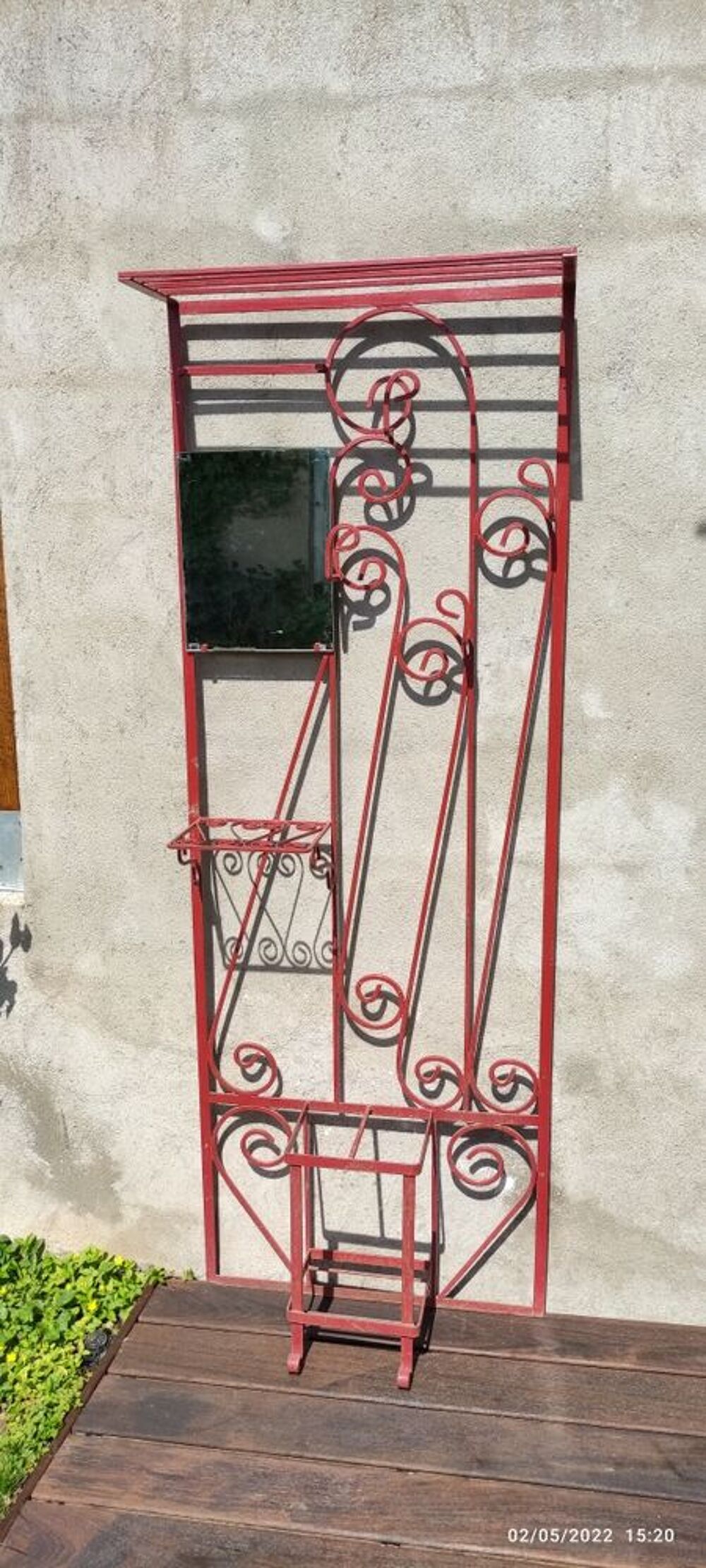 Porte manteau en acier.. Meubles