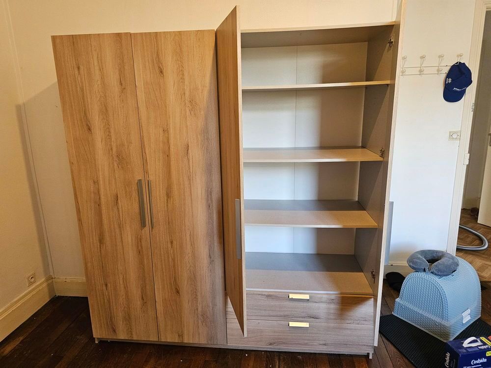 d'une grande armoire (&eacute;tat neuf) &agrave; 50€ Meubles