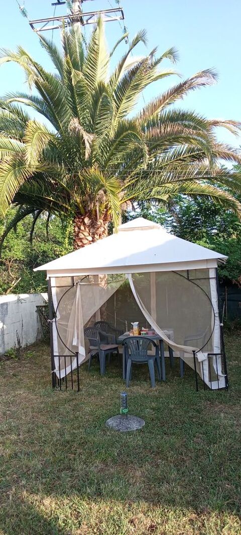 Grande tonnelle de jardin en métal 3x3m avec moustiquaires e Arbus (64)