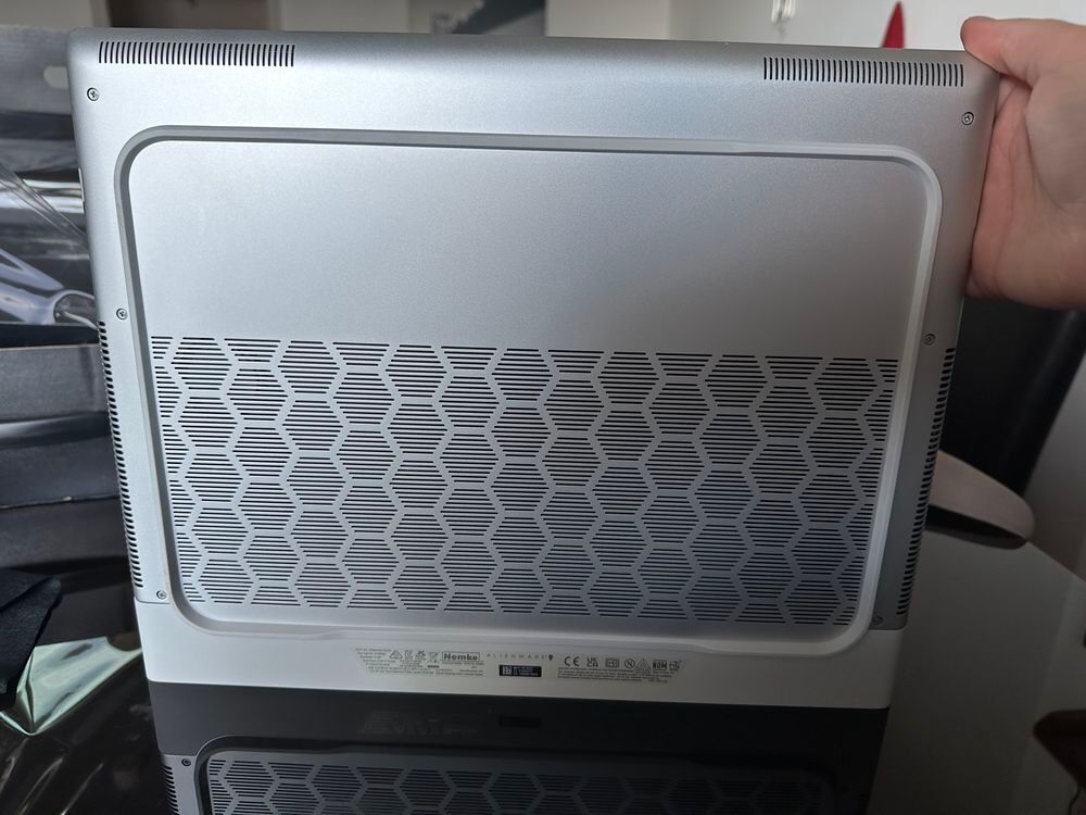 PC Portable Gaming Dell Alienware x16 R1 customis&eacute; SYNCED Matériel informatique