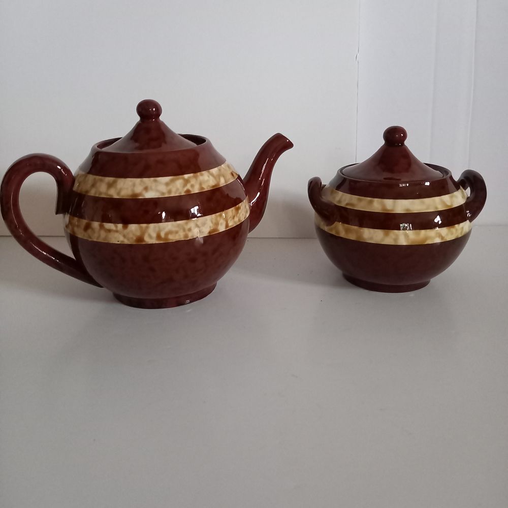 petite th&eacute;i&egrave;re, cafeti&egrave;re, le titre de votre objet. Meubles